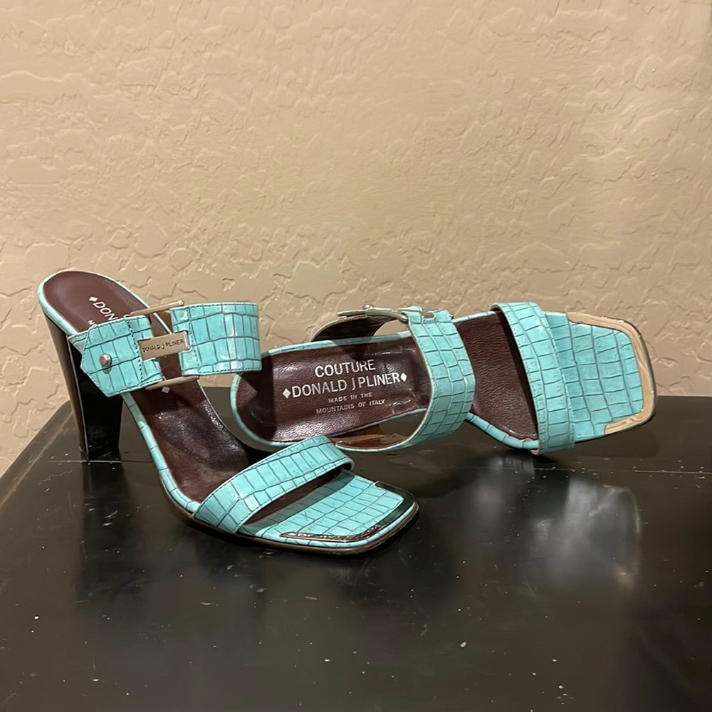 Turquoise Donald Pliner heeled sandals size 7